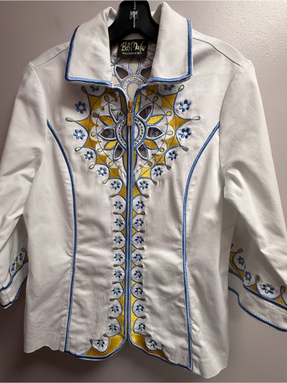 EUC Bob Mackie Wearable Art White Embroidered Zip-Front Top w/Gold Accents M